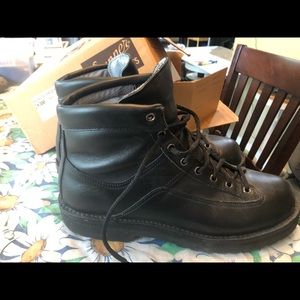 Like New  Men’s 9.5 Danner Blackhawk black boots